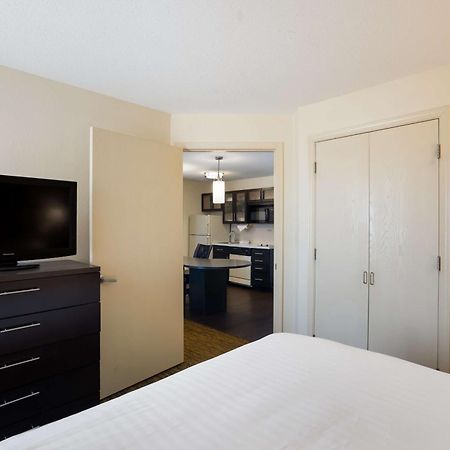 Sonesta Simply Suites Hampton Exterior photo