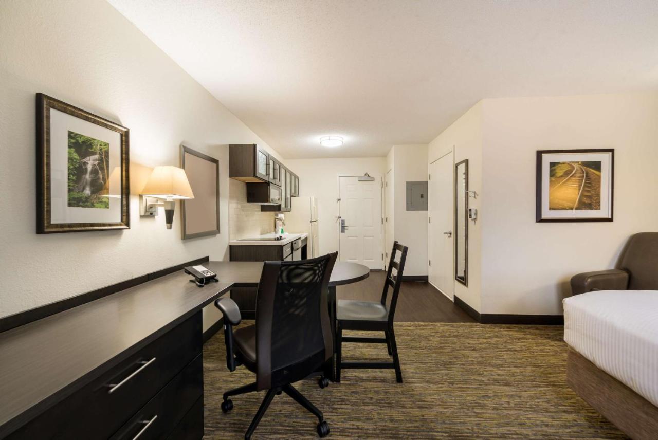 Sonesta Simply Suites Hampton Exterior photo